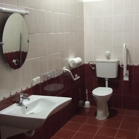 Konukevi Oereg Somfa Vendeghaz 4*