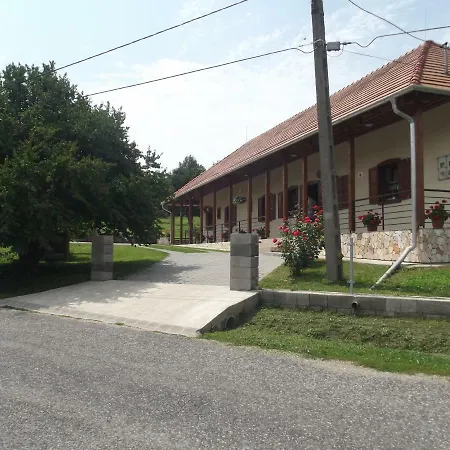 Oereg Somfa Vendeghaz Guest house